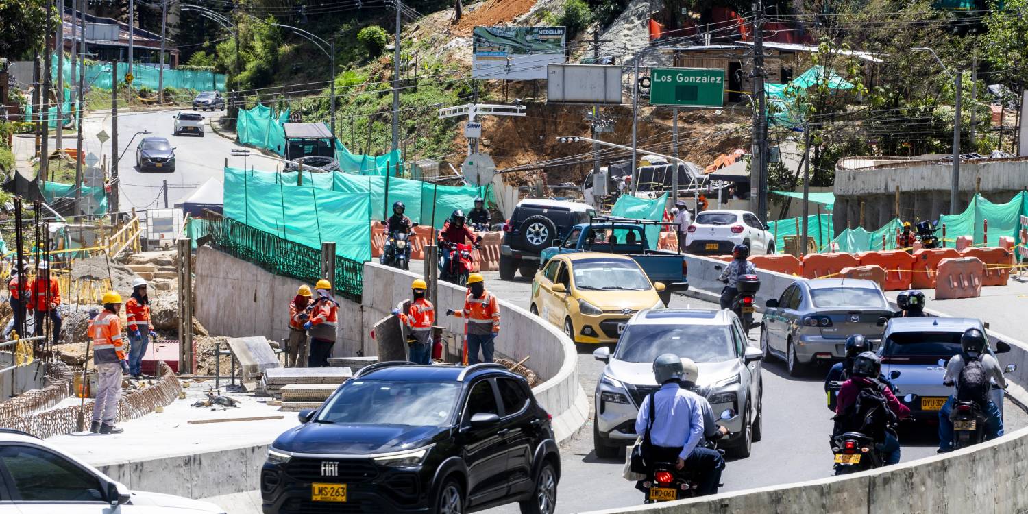 Construcción del Intercambio Víal de la Avenida 34 con la Loma de los González. FOTO: JULIO CÉSAR HERRERA
