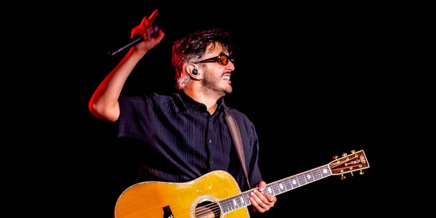 Juan Pablo Isaza, vocalista y pianista de la banda.