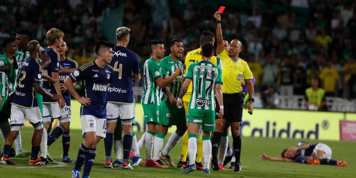 Los dos equipos se quedaron con de a 10 jugados en el minuto 85. De Nacional fue expulsado Santiago Roja y de Millonarios, Álvaro Montero. /FOTO: JAIME PÉREZ MUNÉVAR