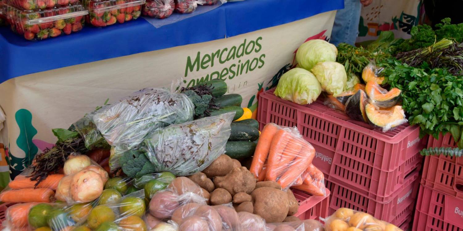 Con los Mercados Campesinos se busca vender la producción local en los diferentes barrios de la ciudad. / FOTO: ALCALDÍA DE MEDELLÍN