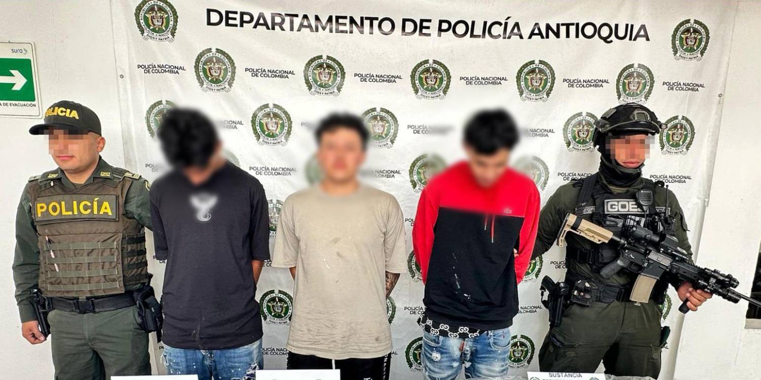 En el operativo también se incautó: un arma de fuego, una granada de fragmentación, cartuchos, marihuana, base de coca y 3 grameras.<b><span class=mln_small-caps_mln>/ FOTO: POLICÍA ANTIOQUIA</span></b>