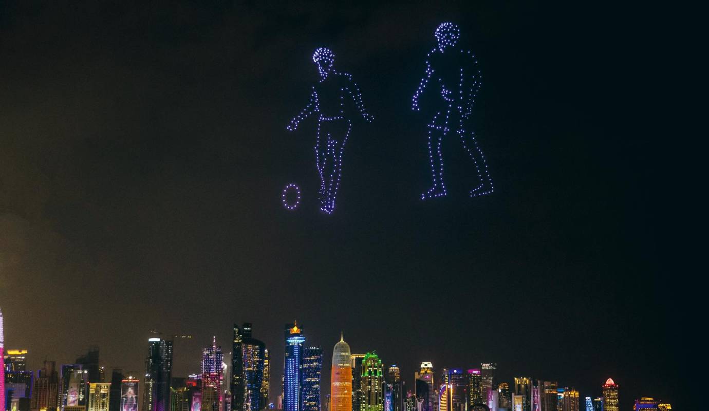 9. Durante los 30 días que duró el Mundial de Qatar 2022, cada noche realizaron un show de drones que iluminaban el cielo de Doha y maravillaban a los espectadores. / FOTO: JUAN ANTONIO SÁNCHEZ.