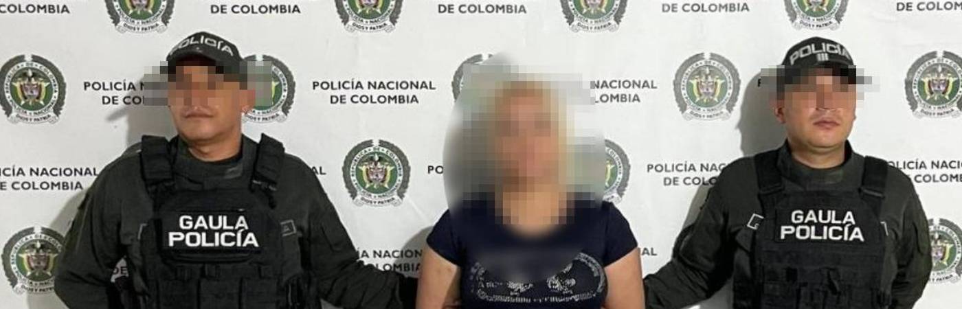 La mujer fue dejada a disposición de las autoridades competentes. FOTO: CORTESÍA POLICÍA ANTIOQUIA