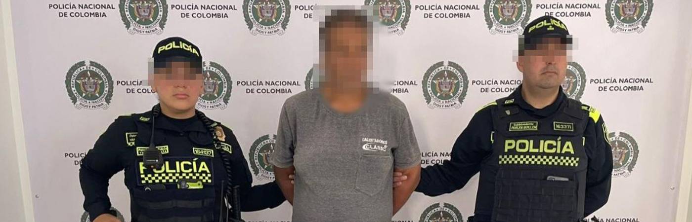 El sujeto fue capturado en flagrancia dentro de la vivienda. FOTO: CORTESÍA POLICÍA METROPOLITANA