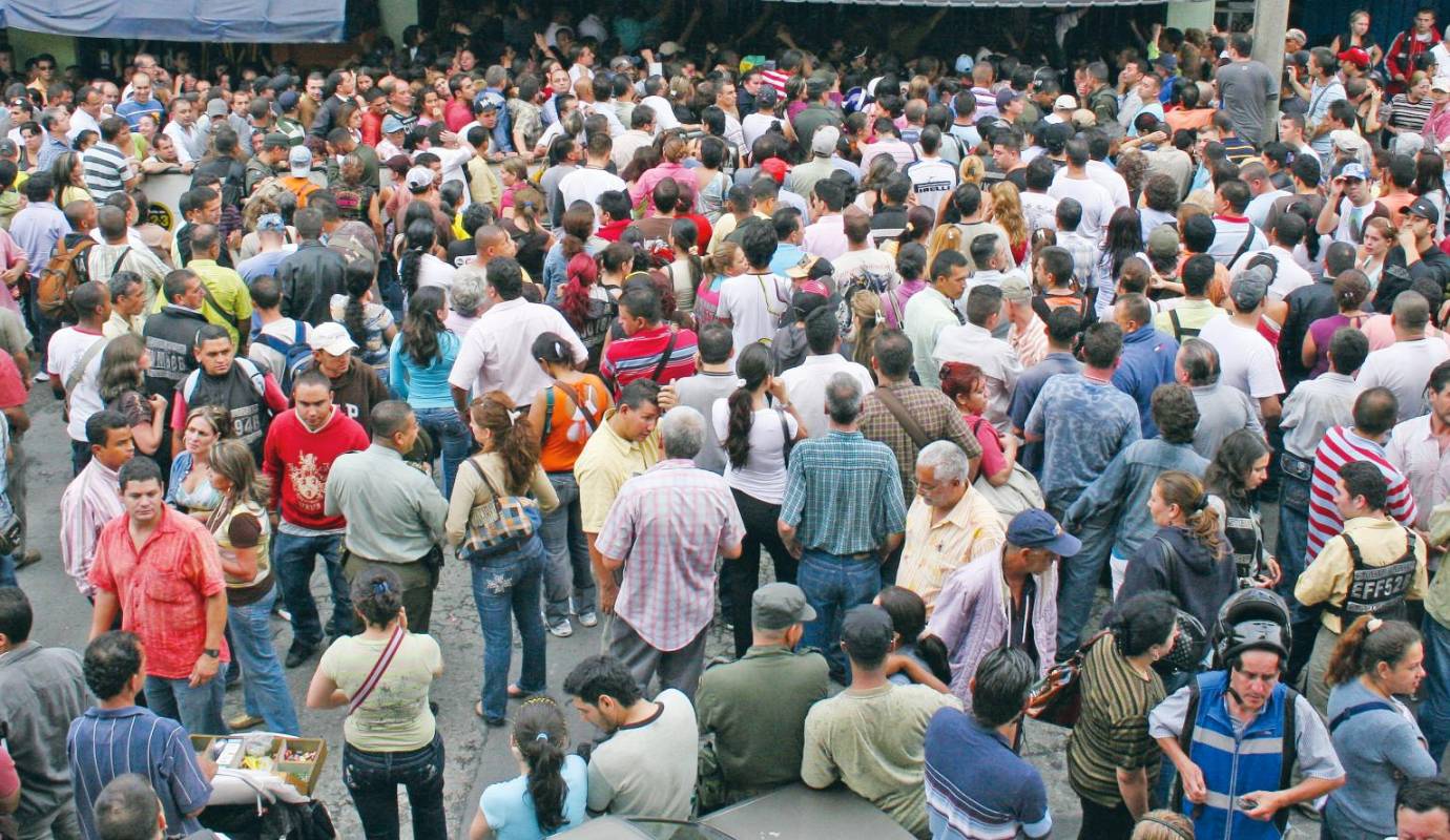 2. El fin de las pirámides: miles de personas fueron estafadas por medio de las llamadas pirámides. La imagen fue tomada en Belén. / FOTO: MANUEL SALDARRIAGA.