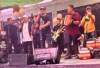 El cantante Nelson Velásquez durante la presentación musical en la cárcel de Itagüí. FOTO: CAPTURA DE VIDEO