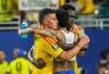 Los jugadores Luis Díaz (abajo) y James Rodríguez (arriba) ante Portugal. FOTO: JUAN ANTONIO SÁNCHEZ