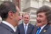 El vicepresidente electo José Manuel Restrepo y Javier Milei, presidente de Argentina, intercambiaron un breve saludo en Lima. FOTO: CAPTURA DE VIDEO X @JRESTRP