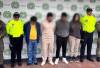 Mediante documentos académicos fraudulentos los capturados habrían obtenido visados y permisos de residencia. FOTO: @DIJINPOLICIA