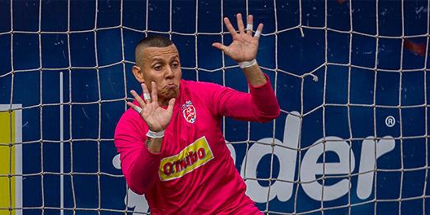 César Pérez, el arquero de Soccer 70 , la valla menos vencida de Paz en las canchas 2019. <b><span class=mln_small-caps_mln>/ FOTO: Q’HUBO MEDELLÍN</span></b>