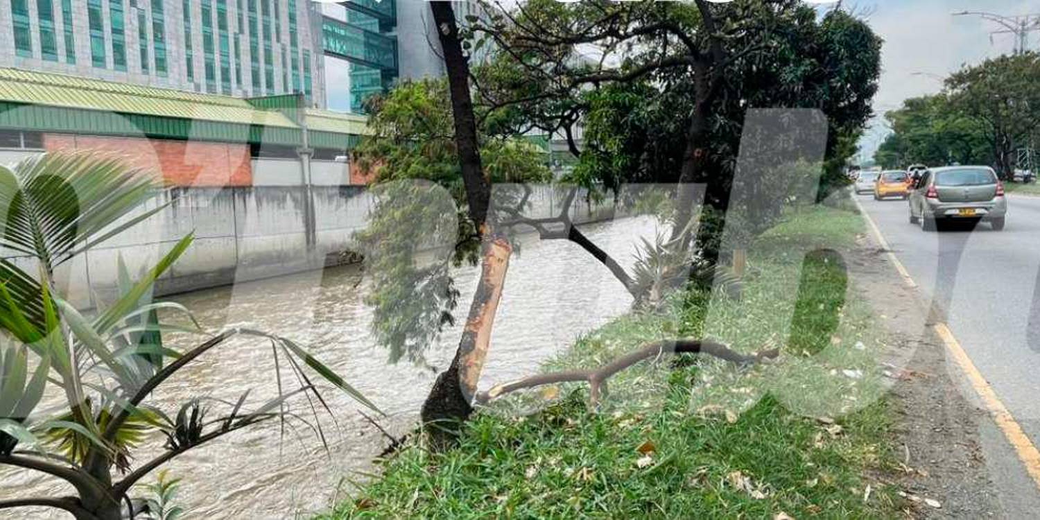 En este punto quedaron las marcas por donde habría caído el motociclista. /FOTO: SINDY VALLE
