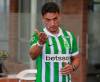 Lucas González (izq.) no quedó nada conforme con lo que mostró su equipo en el primer tiempo. FOTOS: MANUEL SALDARRIAGA Y CORTESÍA NACIONAL 