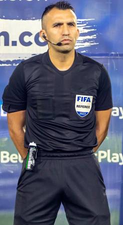 Árbitro Carlos Betancur. / FOTO: JUAN ANTONIO SÁNCHEZ