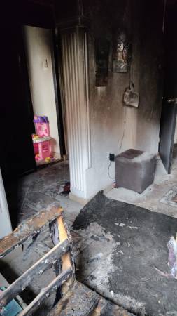 Así quedó la vivienda luego del incendio que habría sido provocado por la mujer. FOTO: CORTESÍA