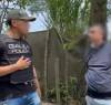 El momento en que los dos hombres fueron capturados en flagrancia por uniformados del Gaula. FOTO: POLICÍA METROPOLITANA