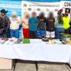 Las capturas se hicieron tras seis diligencias de allanamiento y registro en San Rafael, Guatapé y Medellín. En los lugares encontraron teléfonos, dinero en efectivo y drogas. FOTO: POLICÍA ANTIOQUIA