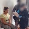 Este es el momento en el que a Nancy Catalina Agudelo Arango le notificaron los delitos por los que estaba siendo capturada. FOTO: CAPTURA DE VIDEO FISCALÍA