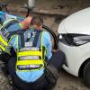 Inspección del vehículo y momento en el que fue arrollado el ciclista. FOTOS: ALCALDÍA DE MEDELLÍN Y CAPTURA DE VIDEO