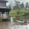 Inundaciones en El Capiro: desbordamiento de quebrada afectó a varias familias. <b><span class="mln_small-caps_mln">/ FOTO: ALCALDÍA DE RIONEGRO</span></b>