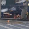 Carro particular terminó estrellado contra un local comercial. FOTO: DENUNCIAS ANTIOQUIA