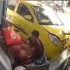 Momento del impacto contra la farmacia. FOTO: CAPTURA DE VIDEO CORTESÍA DENUNCIAS ANTIOQUIA
