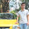 El antioqueño Luis Felipe Victoria Franco empezó a manejar taxi hace 3 años para ayudarse con sus gastos, pero a la par estudia pensando en trascender profesionalmente. FOTO: JAIDER ESCOBAR