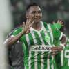 El duelo de goleadores lo vivirán Alfredo Morelos (izq.) por el Verde, con 11 goles, y Luis ‘El Chino’ Sandoval (der.) por el Pijao, con 9 anotaciones. FOTOS: MANUEL SALDARRIAGA Y DEPORTES TOLIMA
