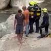 Recuperación del cuerpo en el río Cocorná. FOTO: CAPTURA DE VIDEO TOMADA DE MIORIENTE