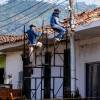 Después del terremoto, los afectados han buscado alternativas para mitigar el impacto del sismo en sus viviendas. FOTO: JULIO CÉSAR HERRERA