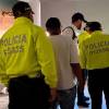 Momento en que las autoridades realizan la intervención en uno de los inmuebles del centro, donde supuestamente explotaban a los menores. FOTO: CORTESÍA