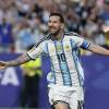 Lionel Messi (Argentina) celebrando su tercer gol al portero Luca Zidane (Argelia). FOTO: CORTESÍA SELECCIÓN ARGENTINA