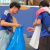Hasta los niños participaron de la limpieza. FOTO: CAPTURA DE VIDEO X @FIFAcom