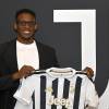 El defensor colombiano Jhon Lucumí fue presentado oficialmente en la Juventus de Italia. FOTO: @JUVENTUS FC