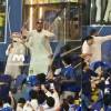 Pelea a palos entre jeques e hinchas en el fútbol árabe. FOTO: REDES SOCIALES 