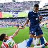 Cruce entre Matías Galarza (Izq.) y Kylian Mbappé (Der.) por los octavos de final. FOTO: TOMADA DE X @BRFOOTBALL