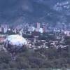 Este es el globo que cayó a la pista del Olaya Herrera el pasado 22 de marzo y que puso en riesgo la operación aérea. FOTO: CAPTURA DE VIDEO X @AEROPUERTOEOH