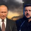 Vladimir Putin, presidente de Rusia (Izq.) y Volodímir Zelensky, presidente de Ucrania. FOTOS: TOMADAS DE X @VIJESTI11111 (FONDO), @RT_ON_X (ZELENSKY) Y COLPRENSA (PUTIN) 