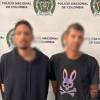 Los dos sujetos tras ser capturados por la Policía. FOTO: CORTESÍA ALCALDÍA DE BELLO