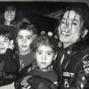 Michael Jackson y la familia Cascio en conferencia de prensa de la gira ‘Dangerous’ en 1992. FOTO: INSTAGRAM @MJCOLLECTIONS844