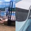 La conductora logró salir del carro por sus propios medios. FOTOS: CAPTURA DE VIDEO X @HUELLAS_TV