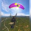 Con 14 años de experiencia, Juliana es una de las mejores parapentistas de Colombia. Es licenciada e invita a que otras mujeres se animen a practicar. FOTO: CORTESÍA