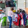 Gran parte de los venteros que trabajan en los alrededores del estadio, tienen entre 60 a 70 años, lo que los pone en una situación de vulnerabilidad. FOTO: JAIME PÉREZ