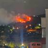 Así se veía el incendio de la noche del sábado, 11 de julio, desde la parte baja del municipio. FOTO: CORTESÍA