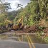 En total, 14 derrumbes ocurrieron en la últimas horas en la vía Medellín - Urabá. FOTO: AUTOPISTAS URABÁ