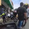 Altercado entre motociclistas con presencia de agentes de tránsito, en Bello (Antioquia). FOTO: CAPTURA DE VIDEO TOMADA DE X @RUIDIAZ_DDHH