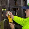 Los policías de la Sijín encontraron cervezas de varias marcas comerciales. FOTO: POLICÍA METROPOLITANA