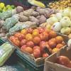 Negocios que se dedican a vender todo tipo de legumbres, frutas, tubérculos y hortalizas han notado el cambio en precios de la papa criolla y el mango. FOTO: ALEJANDRO ZAPATA
