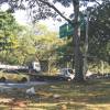 En esta zona verde de la oreja, que comunica la calle Barranquilla con la avenida Regional, fue donde encontraron el cuerpo del joven asesinado. FOTO: LAURA ROSA JIMÉNEZ VALENCIA