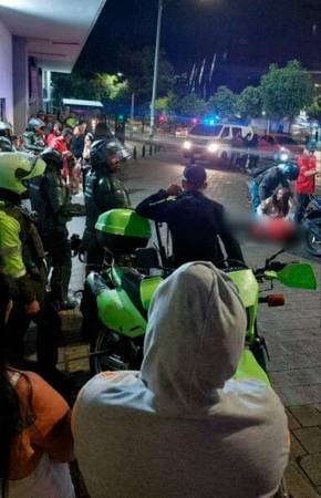 Los lesionados quedaron tendidos en la vía. /FOTO: ARCHIVO