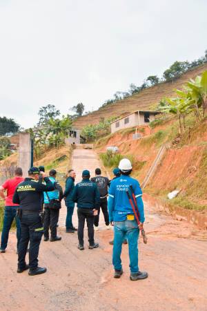 EN FOTOS: Funcionarios de la Alcaldía de Itagüí fueron agredidos en operativo contra construcción ilegal
